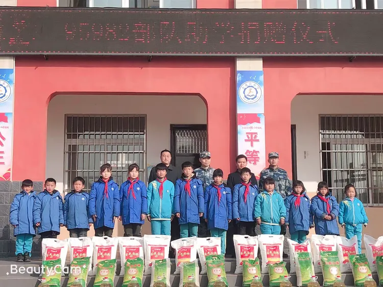 军民共建 鱼水情深 95982部队官兵到杏花营镇敬老院,杏花营小学进行