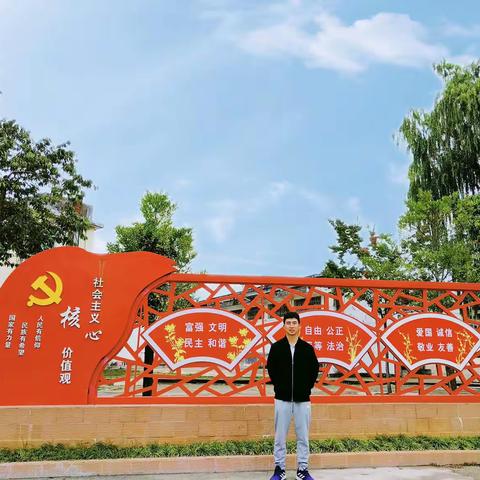 信丰县新田中学喜报|| 硕果累累承荣誉，砥砺奋进创佳绩