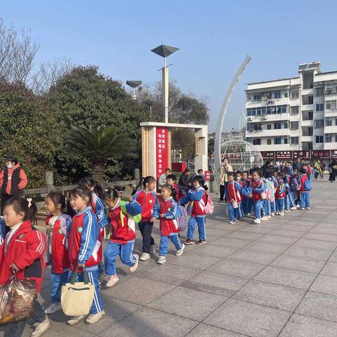 万物溢生机 正是踏春时——记城北小学一年级春季研学活动