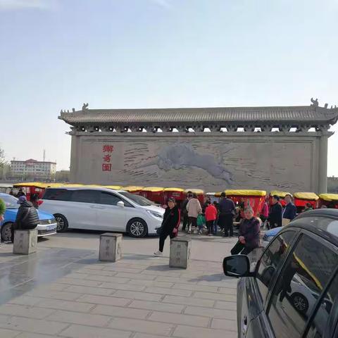琪树明霞五凤楼，夷门自古帝王州。