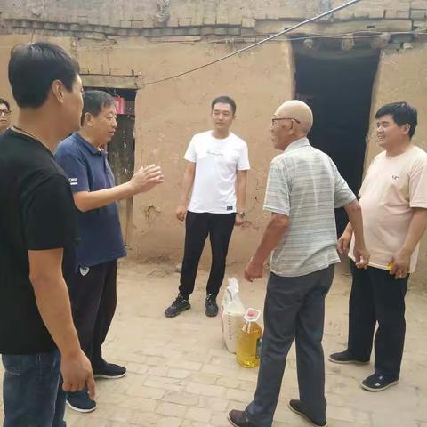 慰问老党员    关怀暖人心