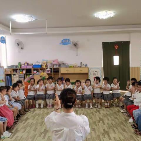 🐞🐞幼教中心中一班                      第二周生活日记👑👑