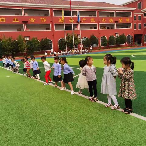 小区域 大智慧——中一班区域活动