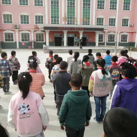 清明祭英烈 云端敬英雄 ——四十五团第一小学清明祭英烈活动