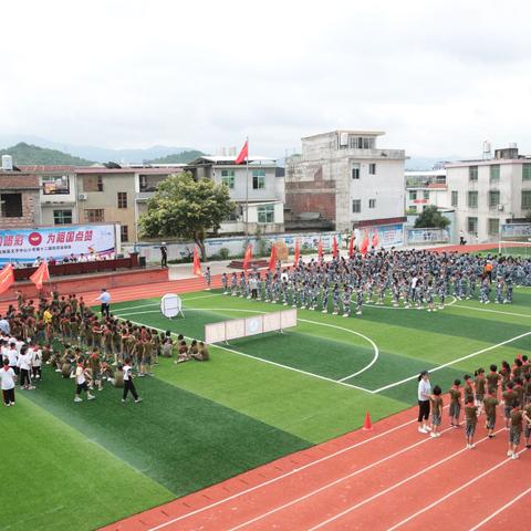 “铸造军人精神  嘹亮精彩人生”连城文亨中小第十二届田径运动会