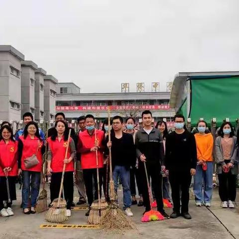 华侨管理区中学开展爱国卫生大扫除活动