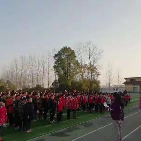 孝心敬老--张门集小学“红领巾接爷爷奶奶回家”活动