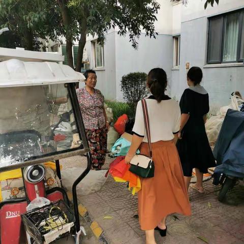 创建“文明城市”清华网格员在行动