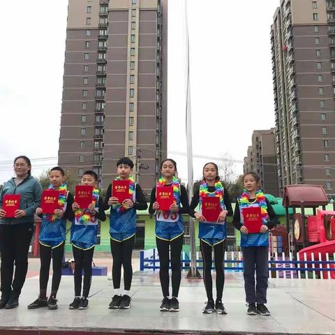 睢宁县第三届全名运动会 中小学生田径运动会我校田径代表队以102高分获得第一名！