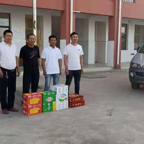 爱心人士来乔楼小学慰问掠影