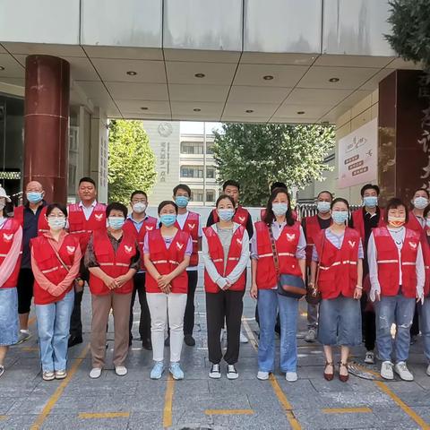 家长行动，爱心护学--友谊大街小学一年级17班家长执勤风采