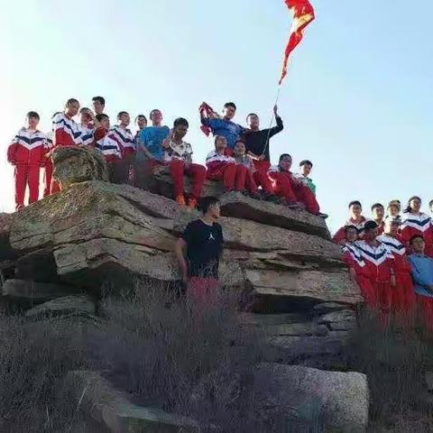 【校友话二附】张腾：仰望星空 脚踏实地