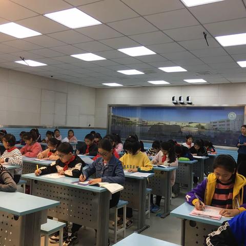 点燃写字激情 共建书香校园