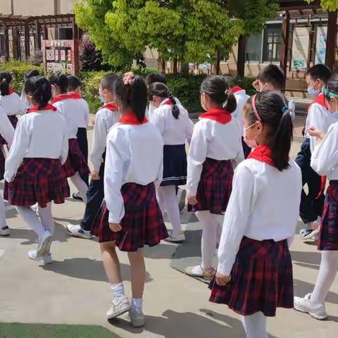 寓教于乐促成长， 最美课堂在校园！——北京路小学二6班校园实践基地现场教学活动