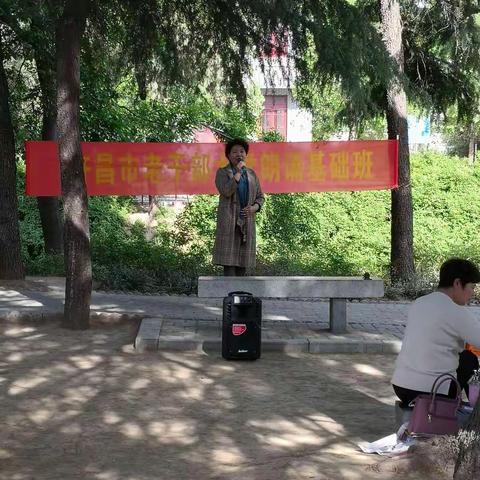 聚贤亭前涌诗会。