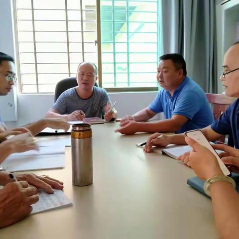 2021年9月18日南罗村委会按镇政府部署三委干部及驻村工作队召开中秋节工作部署会议