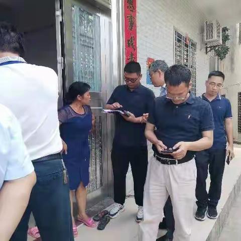 2021年5月18日下午海南省、儋州市检查组在兰洋镇南罗村委会走村入户检查未能接种疫苗的大病人员