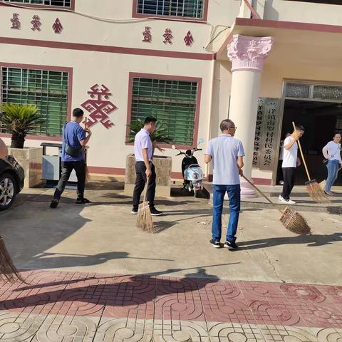 2021年9月28日国庆前夕南罗村支部按镇政府通知卫生整治，正处党日活动日村支部组织班子及旅文局联手整治卫生