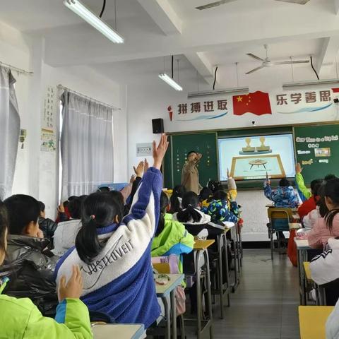 探索英语课堂新篇，共筑孩子成长之路——无为市泉塘镇中心小学英语组开展教研活动
