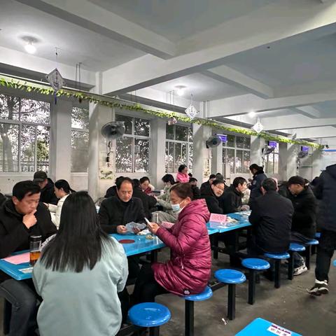 脑力博弈，情系杏坛——泉塘中心小学教师掼蛋友谊赛精彩纪实