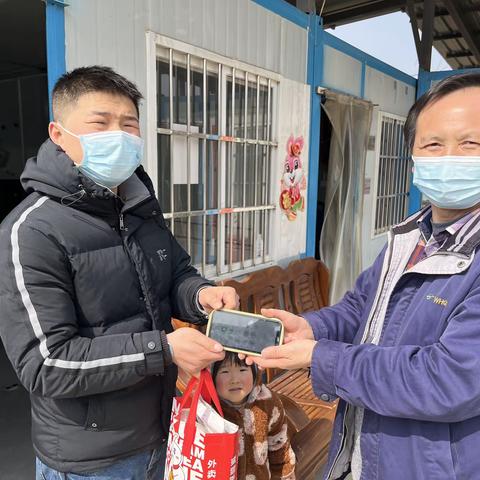 暖心公交司机为乘客找回手机