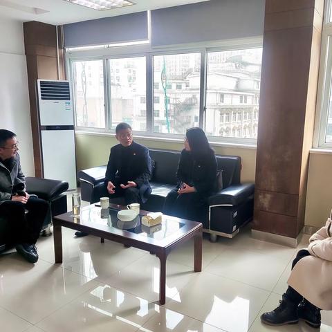 刘晓波副行长一行赴龙港支行慰问指导