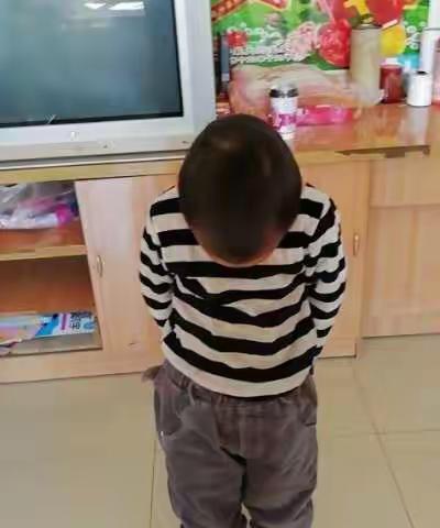 哀悼，铭记疫情中逝去的每个生命！(中二班全集师生致)