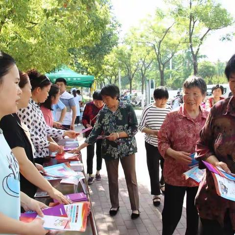 永城市市场监督管理局开展化妆品安全科普宣传周活动