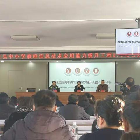 乘风破浪潮头立      奋楫扬帆正当时