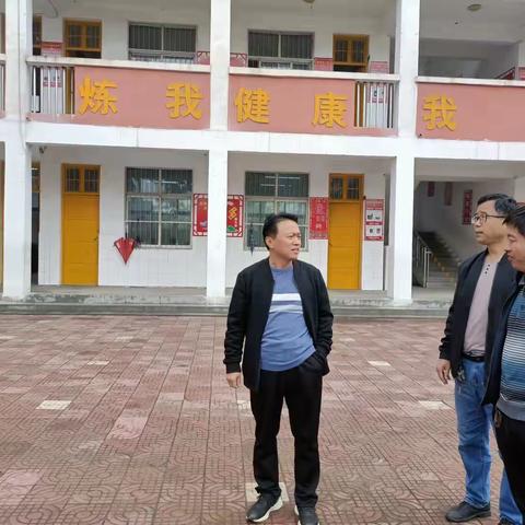 中心校李校长莅临王楼小学开展督导检查