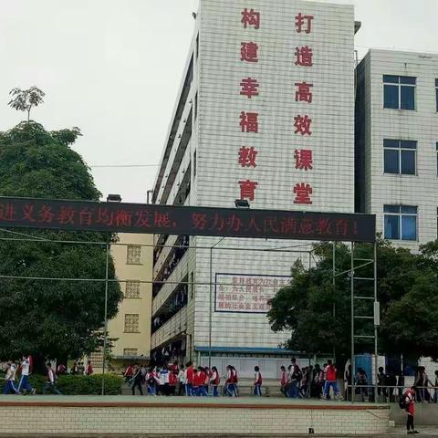 市义务均衡发展评估组到浦北县第六中学检查义务均衡发展工作