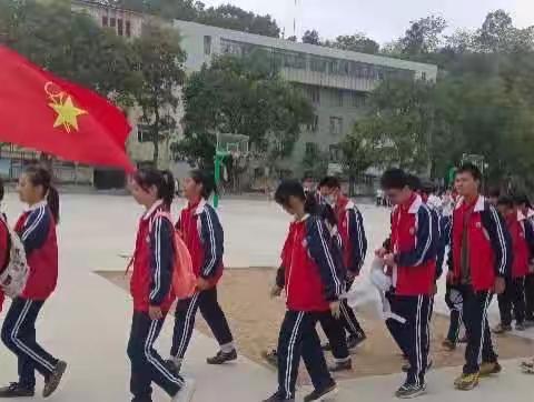 浦北中学少先队“阳光劳动，感受丰收喜悦”劳动实践活动课