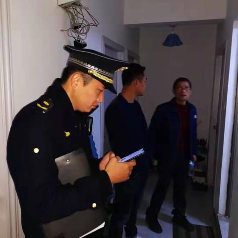 12月19，鼓山镇城管联合镇安全办，对茶会小区群租房进行安全检查