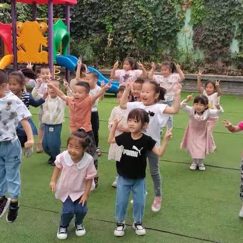 中一班小朋友，祝！全体老师节日快乐！