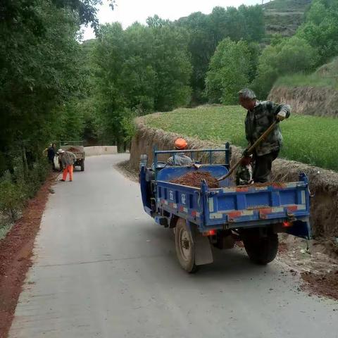 窑店镇“四好农村路”建设在行动