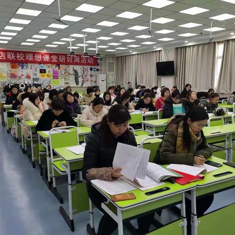 群文阅读   我们在路上              ——十里店联校语文教学研讨系列活动