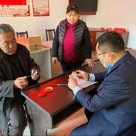 邹平农商银行小班制社保卡产品专项营销会走进祉房村