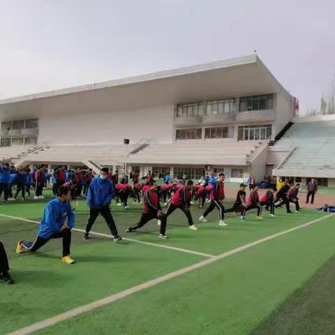 呼和浩特市回民中学     初三年级                        中考体育模拟测试