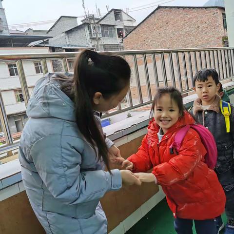 幼儿园一日精彩活动