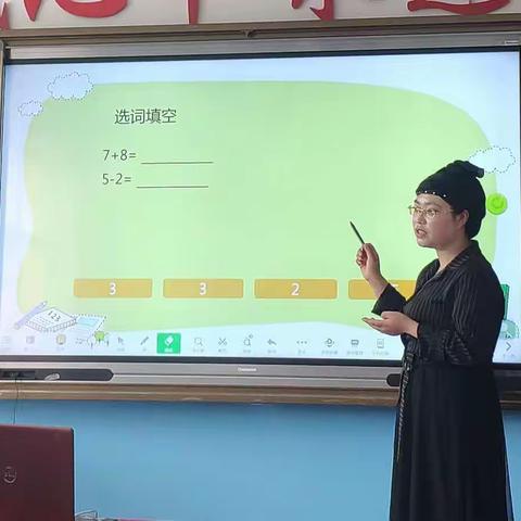 加强校本培训打造高效课堂——木河乡中心小学举办交互式电子白板应用技能提升培训