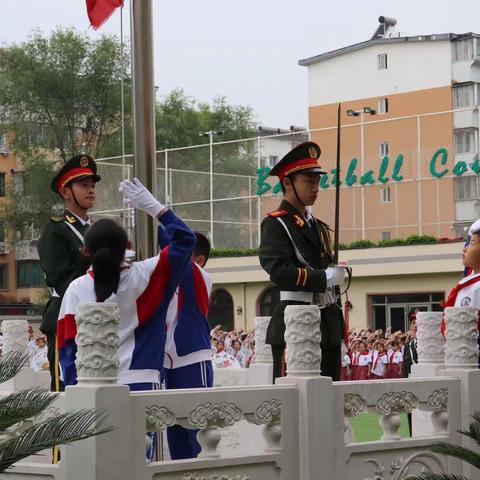 国旗飘扬——记•一年二班升旗仪式