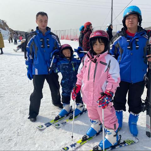 潞州支行“筑梦冰雪，相约冬奥”贵宾客户亲子滑雪体验活动