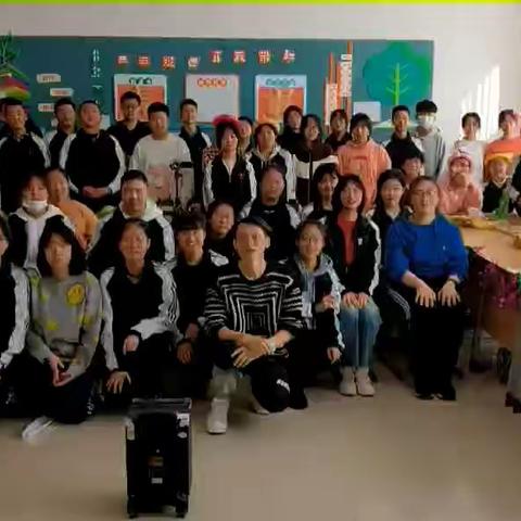 2021级高一（13）班辞旧迎新，跨年元旦联欢——燃烧激情，释放青春！