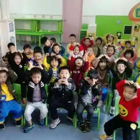 雷州市第一幼儿园大三班小朋友在园成长印记《一起爱❤你》