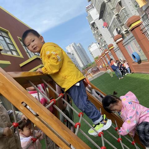 易德幼儿园点点班第二学期第十一周生活记录