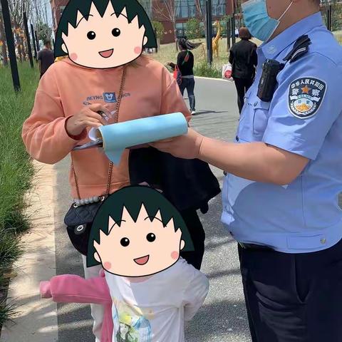 民警暖心帮助两名走失儿童回到家人怀抱