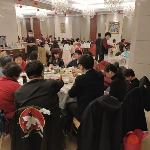 虎年除夕再度相会，寄托失去亲人哀思