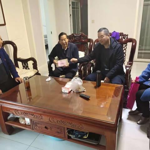 重阳送关爱，情暖夕阳红——三桥街办开展“敬老月”慰问活动