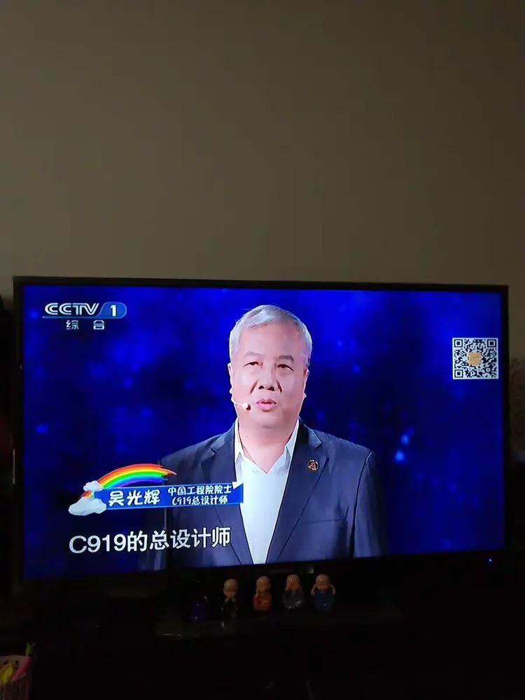 《开学第一课》观后感一曾荣122班