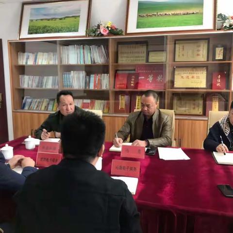 西乌旗商务局召开牧区电商产业扶贫工作对接会